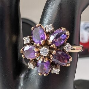14k Gold Amethyst Diamond flower Ring Size 8